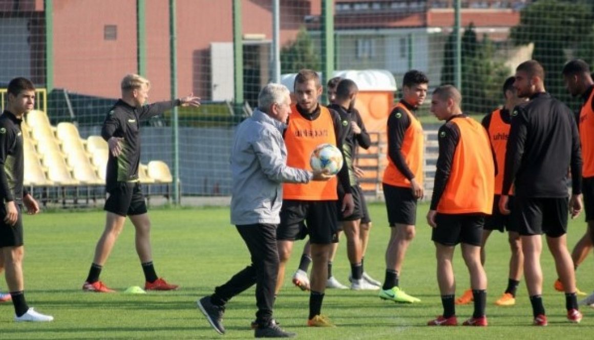 Четирима треньори от академията на Ботев (Пловдив) са хвърлили оставки bet365